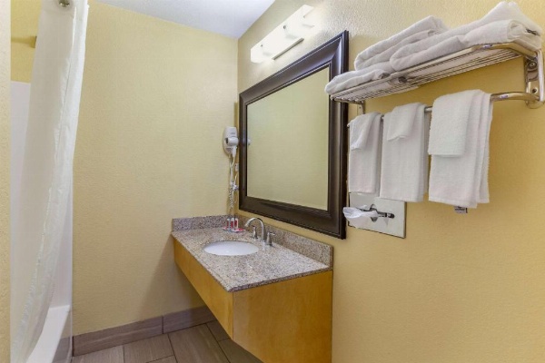 Econo Lodge Clovis image 17