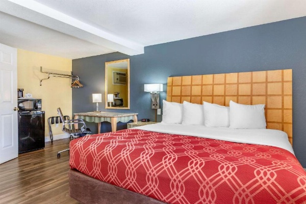 Econo Lodge Clovis image 18