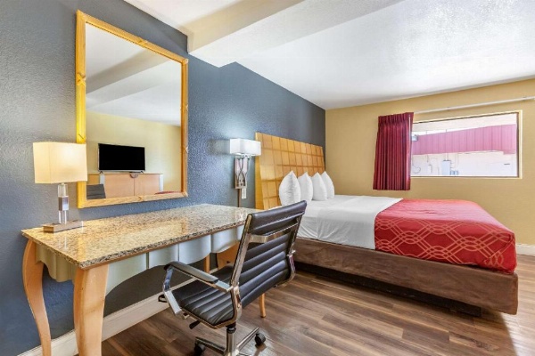 Econo Lodge Clovis image 20
